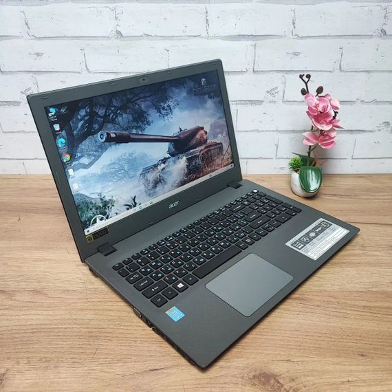 Ноутбук Б-класс Acer Aspire E5-573 / 15.6" (1920x1080) TN / Intel Core i3-5005U (2 (4) ядра по 2.0 GHz) / 8 GB DDR3 / 256 GB SSD / Intel HD Graphics 5500 / WebCam / DVD-ROM б/у | Зображення 2