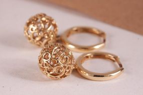 Ажурные серьги из желтого золота