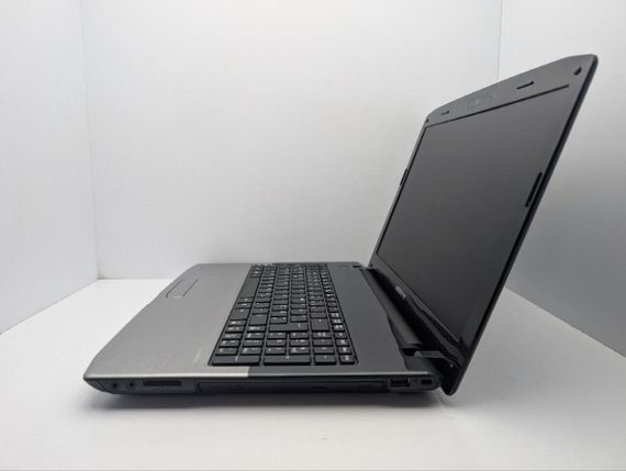 Ноутбук Medion Akoya E6234 / 15.6" (1366x768) TN / Intel Core i3-2310M (2 (4) ядра по 2.1 GHz) / 6 GB DDR3 / 250 GB HDD / Intel HD Graphics 3000 / WebCam / DVD-ROM / АКБ не держит б/у | Зображення 4