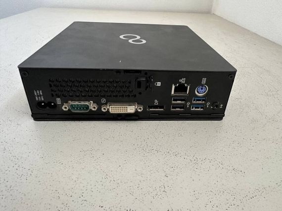 Неттоп Fujitsu Esprimo Q556 Desktop / Intel Core i3-6100T (2 (4) ядра по 3.2 GHz) / 8 GB DDR4 / 120 GB SSD / Intel HD Graphics 530 / DisplayPort / Блок живлення в комплекті б/в | Зображення 4