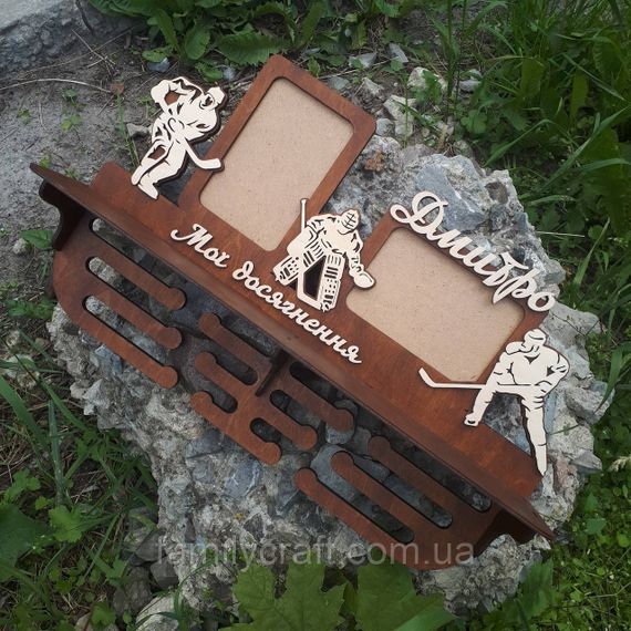 Медальниця з фоторамкою і полицею для кубків Дерев'яний тримач для медалей Органайзер для нагород хокей | Зображення 4