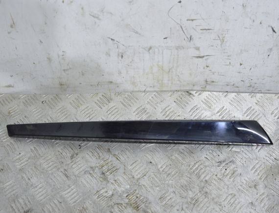 Молдинг багажника задній правий Citroen C4 Picasso 2006-2013 Накладка багажника права Сітроен ц4 Пікассо 9680414180