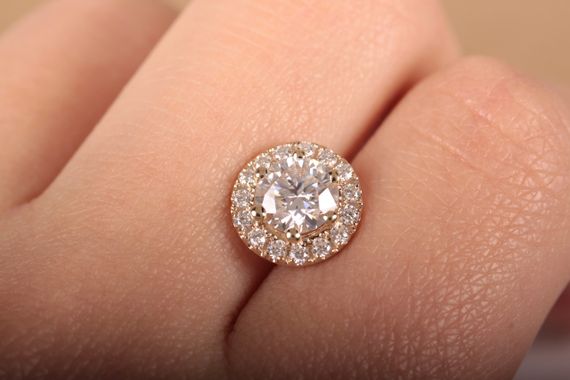 Сережки пуссеты из желтого золота с мауссанитами | Зображення 6
