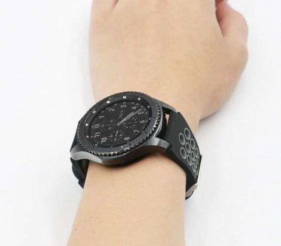 Спортивный ремешок с перфорацией Primo для часов Samsung Gear S3 Classic SM-R770 / Frontier RM-760 Black&Grey | Зображення 2