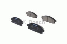 Комплект гальмівних колодок - дискові BOSCH 0986424715 на NISSAN TERRANO (R50)