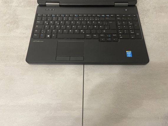 Ноутбук Dell Latitude E5540 / 15.6" (1366x768) TN / Intel Core i5-4210U (2 (4) ядра по 1.7 - 2.7 GHz) / 8 GB DDR3 / 250 GB SSD / Intel HD Graphics 4400 / WebCam / DVD-ROM б/у + Подарок Проводная мышь / USB | Зображення 3