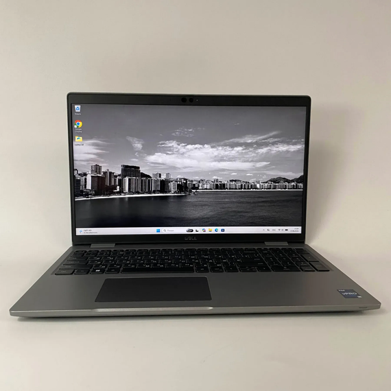 Ультрабук Б-клас Dell Latitude 5530 / 15.6" (1920x1080) IPS / Intel Core i5-1245U (10 (12) ядер по 1.2 - 4.4 GHz) / 16 GB DDR4 / 256 GB SSD / Intel Iris Xe Graphics / WebCam / HDMI б/в + Подарунок Бездротова миша / USB | Зображення 1