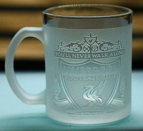 Скляна чашка 320 мл Liverpool з гравіюванням подарунок для фаната ФК Ліверпуль футбольна кружка