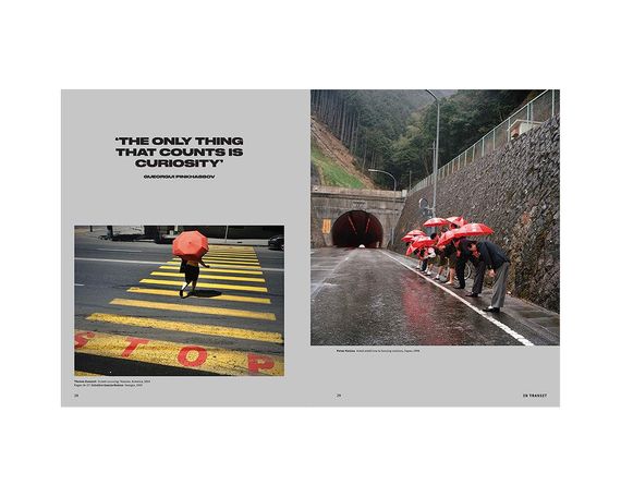 Книга про уличную фотографию "Magnum Streetwise The Ultimate Collection of Street Photography" Stephen McLaren | Зображення 3
