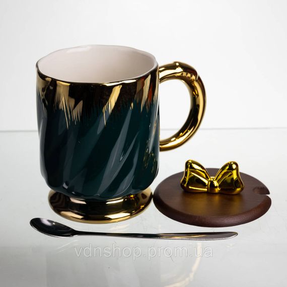 Новогодняя фарфоровая чашка "Золотой Вихрь" 450 мл с крышкой и ложкой Yiwu FM-23A | Зображення 1