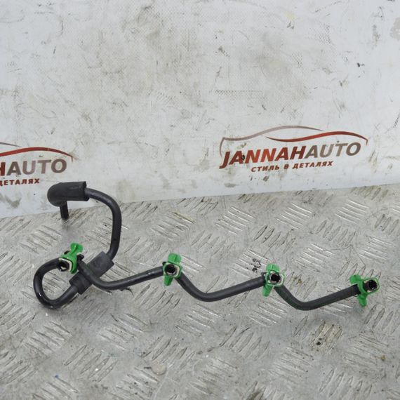 Патрубок шланг обратки палива 1.6 TDCI 8V Ford Focus III C-Max II 2010-2019 Трубка паливна Форд STU1313040