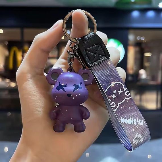 Брелок на Ключи Мишка KAWS Streetwear Сувенир для Фанатов на Сумку в Подарок Другу Фиолетовый | Зображення 1