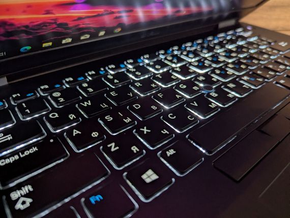 Ультрабук Dell Latitude E7470 / 14" (1920x1080) IPS / Intel Core i7-6650U (2 (4) ядра по 2.2 - 3.4 GHz) / 8 GB DDR4 / 256 GB SSD / Intel HD Graphics 520 / WebCam / Windows 10 б/у + Подарок Флэш-накопитель USB 32 GB | Зображення 5