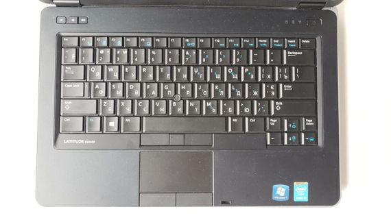Ноутбук Dell Latitude E6440 / 14" (1366x768) TN / Intel Core i5-4310M (2 (4) ядра по 2.7 - 3.4 GHz) / 16 GB DDR3 / 200 GB SSD + 500 GB HDD / AMD Radeon HD 8690M, 1 GB GDDR5, 64-bit / WebCam / DVD-ROM б/у | Зображення 2