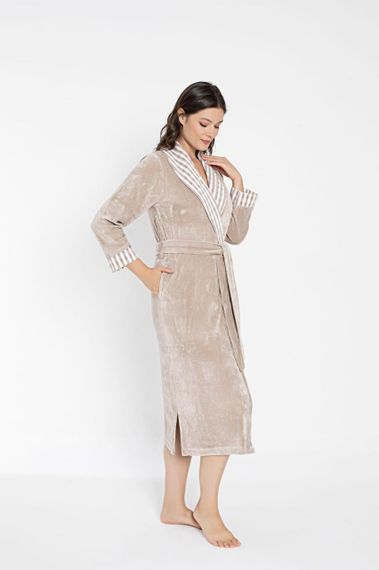 Женский велюровый халат Nusa 0499 длинный, бежевый 4XL | Зображення 4