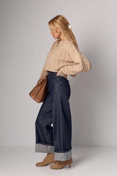Укорочений в'язаний джемпер oversize з косичками - світло-коричневий цвет, ONE SIZE (є розміри) | Зображення 2