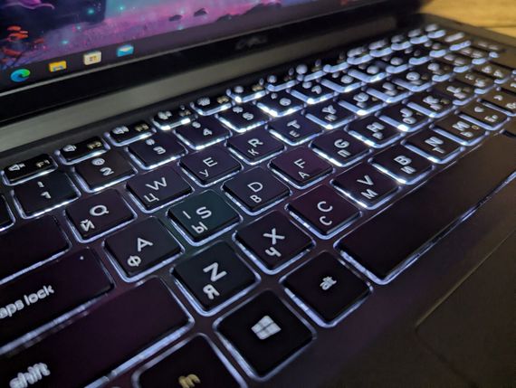 Ультрабук Б-класс Dell Latitude 7300 / 13.3" (1920x1080) IPS / Intel Core i7-8665U (4 (8) ядра по 1.9 - 4.8 GHz) / 8 GB DDR4 / 256 GB SSD / Intel UHD Graphics / WebCam / Windows 10 б/у + Подарок Флэш-накопитель USB 32 GB | Зображення 5