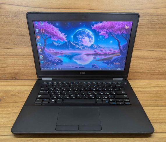 Нетбук Б-клас Dell Latitude E7270 / 12.5" (1366x768) TN / Intel Core i5-6300U (2 (4) ядра по 2.4 - 3.0 GHz) / 8 GB DDR4 / 240 GB SSD / Intel HD Graphics 520 / WebCam / HDMI / Windows 10 б/в | Зображення 1