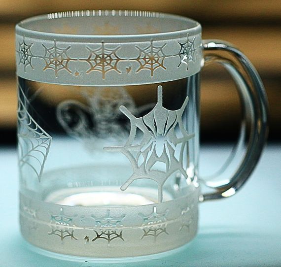 Подарочная чашка  детская для чая воды 320 мл с гравировкой человек паук | Зображення 2