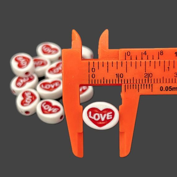 (20 г) Пластиковые бусины плоские Love 10х13 мм - красный | Зображення 1