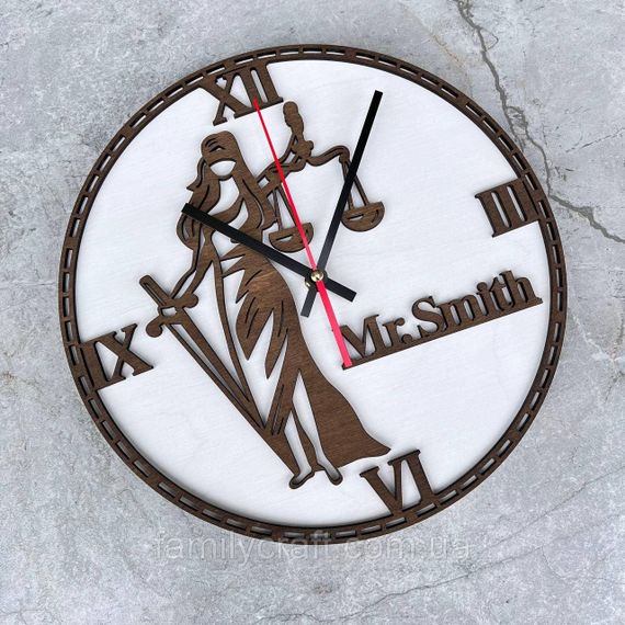 Настінний годинник з дерева для юриста з Фемідою Подарунок адвокату, судді, іменний декор кабінету