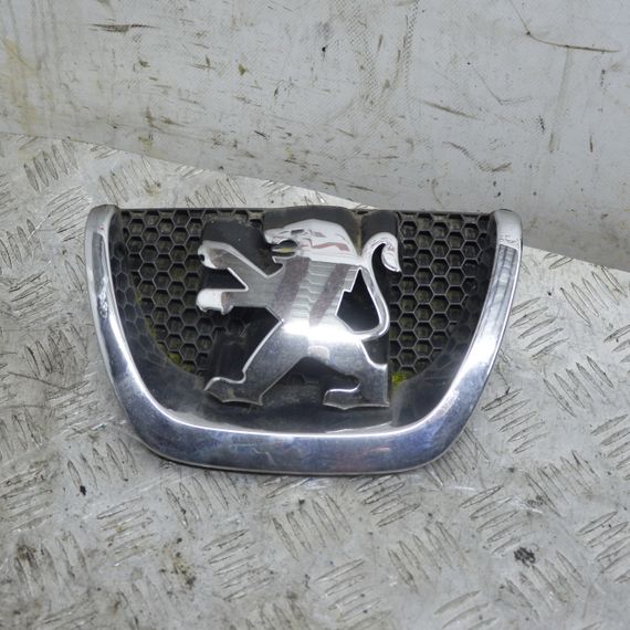 Емблема переднього бампера Peugeot 207 2006-2013 Значок емблема решітки радіатора Пежо 207 9649670480