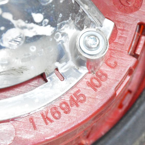 Ліхтар задній правий Volkswagen Golf V 2003-2009 Ліхтар внутрішній кришки багажника Фольксваген 1K6945108C | Зображення 2