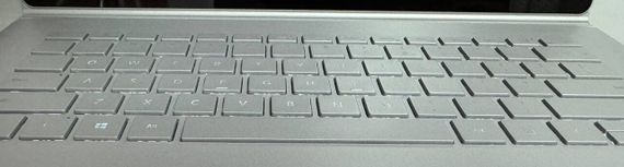 Ноутбук Microsoft Surface Book 2 / 15" (3240x2160) IPS Touch / Intel Core i7-8650U (4 (8) ядра по 1.9 - 4.2 GHz) / 16 GB DDR3 / 256 GB SSD / nVidia GeForce GTX 1060, 6 GB GDDR5, 192-bit / WebCam б/у | Зображення 7