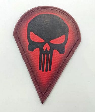 Шеврон Череп ДШВ резиновый (красный)
