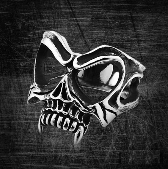 Чоловічий перстень у вигляді черепа Вампіра розмір регульований
