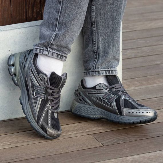 Демісезонні кросівки New Balance колір чорний/бронзовий | Зображення 4