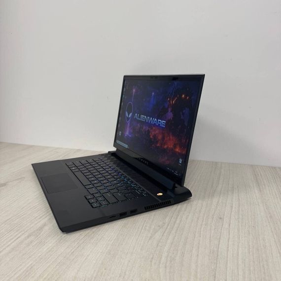 Ігровий ноутбук Dell Alienware m15 R3 / 15,6" (1920x1080) IPS / Intel Core i7-10750H (6 (12) ядер по 2,6 - 5,0 ГГц) / 16 ГБ DDR4 / 512 ГБ SSD / AMD Radeon Pro 5500M, 4 ГБ GDDR6, 128-біт / Веб-камера б/в | Зображення 3