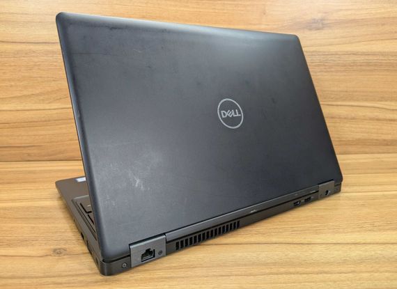 Ультрабук Dell Latitude 5590 / 15.6" (1366x768) TN / Intel Core i5-7300U (2 (4) ядра по 2.6 - 3.5 GHz) / 8 GB DDR4 / 256 GB SSD / Intel HD Graphics 620 / WebCam / HDMI / Windows 10 б/у + Подарок Новая беспроводная мышь USB | Зображення 6