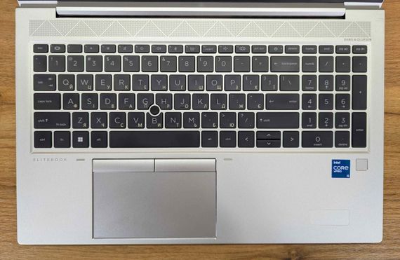 Ультрабук HP EliteBook 850 G8 / 15.6" (1920x1080) IPS / Intel Core i5-1145G7 (4 (8) ядра по 2.6 - 4.4 GHz) / 16 GB DDR4 / 512 GB SSD / Intel Iris Xe Graphics / WebCam / TouchID / Windows 11 б/у + Подарок Беспроводная мышь / USB | Зображення 2