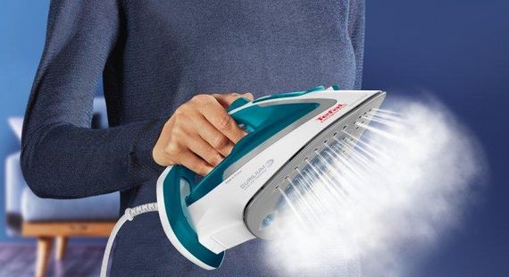 Праска Tefal Easygliss Plus FV5718, 2400 Вт, з керамічною підошвою і функцією подачі пари | Зображення 3