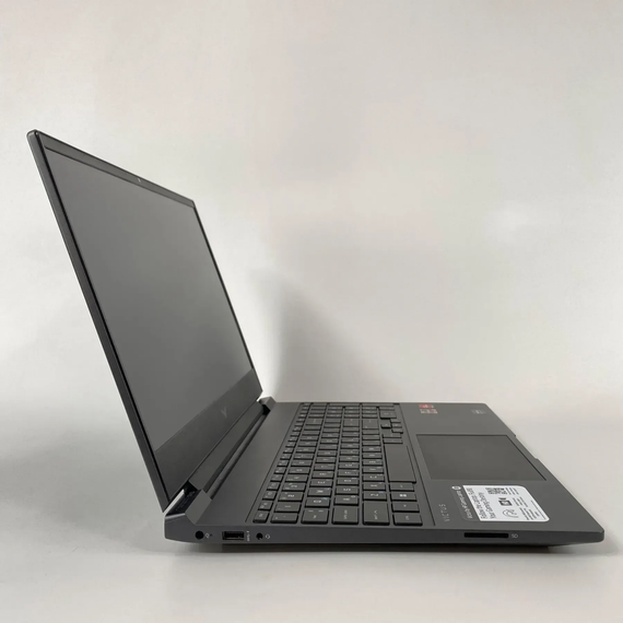 Ігровий ноутбук Б-клас HP Victus 15-fb2 / 15.6" (1920x1080) IPS / AMD Ryzen 5 7535HS (6 (12) ядер по 3.3 - 4.55 GHz) / 16 GB DDR5 / 512 GB SSD / AMD Radeon RX 6550M, 4 GB GDDR6, 64-bit / WebCam б/в + Подарунок Бездротова миша / USB | Зображення 3