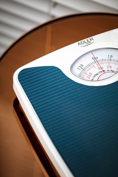 Ваги підлогові механічні Adler AD 8151 сині до 130 кг з класичною аналоговою шкалою | Зображення 4