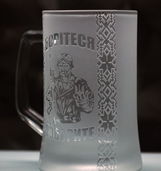 Подарочный бокал для пива  с гравировкой 670 мл Шевченко | Зображення 2
