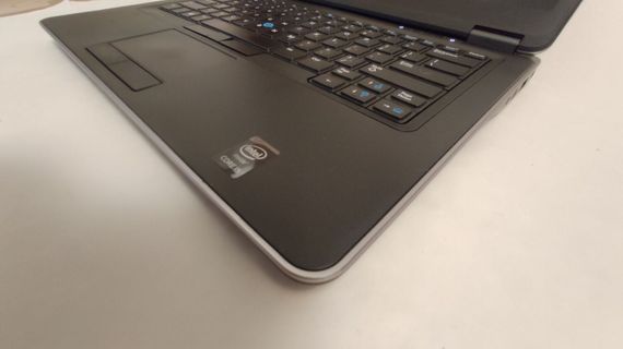 Ноутбук Dell Latitude E7440 / 14" (1366x768) TN / Intel Core i5-4310U (2 (4) ядра по 2.0 - 3.0 GHz) / 8 GB DDR3 / 256 GB SSD / Intel HD Graphics 4400 / WebCam / DVD-ROM б/в | Зображення 3