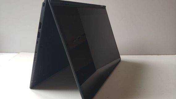 Ноутбук-трансформер Lenovo ThinkPad X1 Yoga (3rd Gen) / 14" (2560x1440) IPS Touch / Intel Core i5-8350U (4 (8) ядра по 1.7 - 3.6 GHz) / 8 GB DDR3 / 256 GB SSD / Intel UHD Graphics 620 / WebCam б/в | Зображення 2