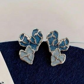 Сережки з сердечками сині, сережки гвоздики двоколірні, сережки з синіми сердечками, сережки емаль, сережки сердечки