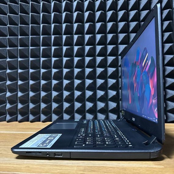 Ноутбук Acer Aspire ES1-572 / 15.6" (1920x1080) TN / Intel Core i3-6006U (2 (4) ядра по 2.0 GHz) / 8 GB DDR4 / 128 GB SSD / Intel HD Graphics 520 / WebCam б/у | Зображення 5