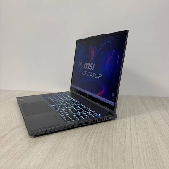 Игровой ноутбук Б-класс MSI Creator 16 AI Studio A1VHG / 16" (3840x2400) IPS / Intel Core Ultra 9 185H (16 (22) ядер по 3.9 - 5.1 GHz) / 32 GB DDR5 / 1000 GB SSD NVMe / nVidia GeForce RTX 4080, 12 GB GDDR6, 192-bit / WebCam б/у | Зображення 4