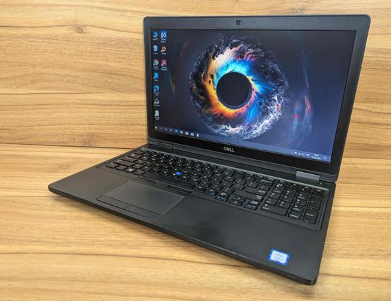 Ультрабук Dell Latitude 5590 / 15.6" (1366x768) TN / Intel Core i5-7300U (2 (4) ядра по 2.6 - 3.5 GHz) / 8 GB DDR4 / 256 GB SSD / Intel HD Graphics 620 / HDMI / WebCam / Windows 10 б/в + Подарунок Бездротова миша / USB | Зображення 4