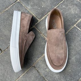 Мужские бежевые замшевые лоферы 42 размер