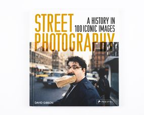 Книга про вуличну фотографію Street Photography: A History in 100 Iconic Images: David Gibson (М'яка обкладинка)