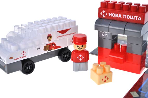 Конструктор блочний QB300-107 "Block&Steps: НОВА ПОШТА. Поштомат Майбутнього" + ходилка і гра 3в1, 42дет. qbee | Зображення 3