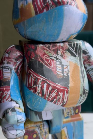 Bearbrick Jean-Michel Basquiat дизайнерська статуетка ведмідь Беарбрік 28 см  bs004 блакитний | Зображення 1