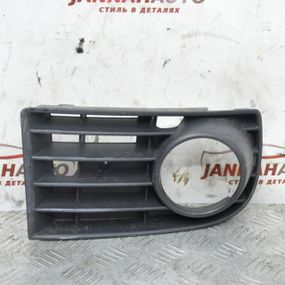 Решітка бампера права під протитуманну фару Volkswagen Golf V 2003-2008 Фольксваген Гольф 5 1K0853666B