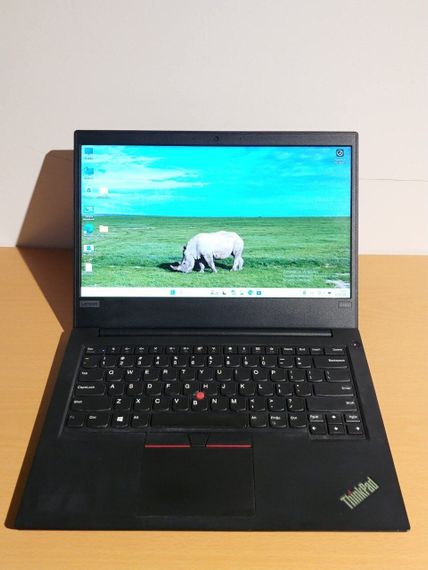 Ультрабук Б-класс Lenovo ThinkPad E485 / 14" (1366x768) TN / AMD Ryzen 7-2700U (4 (8) ядра по 2.8 - 3.8 GHz) / 8 GB DDR4 / 120 GB SSD / AMD Radeon Vega 8 Graphics / WebCam б/у | Зображення 1